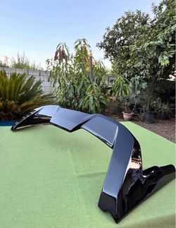 Rear roof spoiler compatible with Jeep Grand Cherokee WK – Gloss black ABS upper rear trunk spoiler.