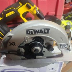 Dewalt Xr Circular Saw New Brushless 7 1/4 No Disc No Battery Comes With Bag 
