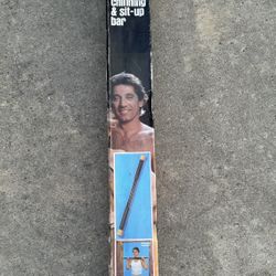 Pull up door frame bar