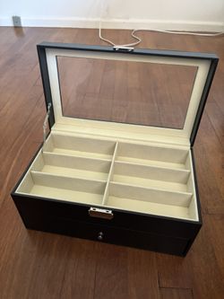 Sunglasses Storage Case – Fits 12 Pairs