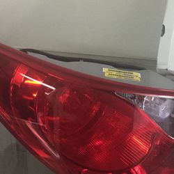 Hyundai Sonata Drivers Side Tail Light