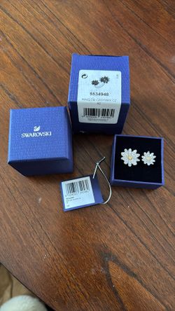 Swarovski Crystal Ring Daisies Size 6.5