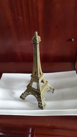 Beautiful Eiffel Tower Decor