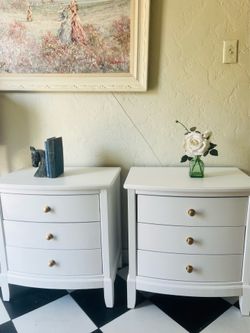 2 white nightstands