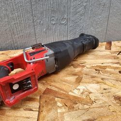 Milwaukee M18 FUEL18V Lithium-Ion Brushless Cordless SAWZALL Reciprocating Saw (Tool-Only)