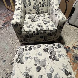 Stanton™ 958 Chair and Ottoman Model #: 95807OT