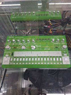 Analog drum machine with speaker