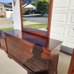 Bedroom Set - Queen 1