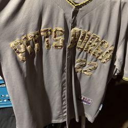 Majestic Pirates McCutchen 22  Size 52 !! 