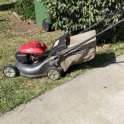 Honda Gas Lawnmower Works Perfect. Excellent Condition self propelled.