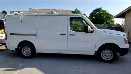Nissan 2500 Van