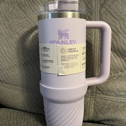 Brand New Stanley The Flowstate Quencher H2.0 Tumbler with Boot - 30 oz. - PICKUP IN AIEA - I DON’T DELIVER - PRICE IS FIRM - LOW BALLERS WILL BE BLOC