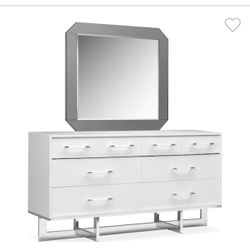 Dresser With Mirror 