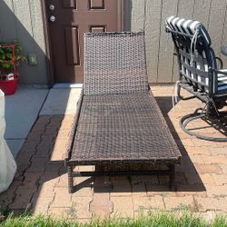 Set Of Two Lawn Chairs / Tanning Chairs W Covers 