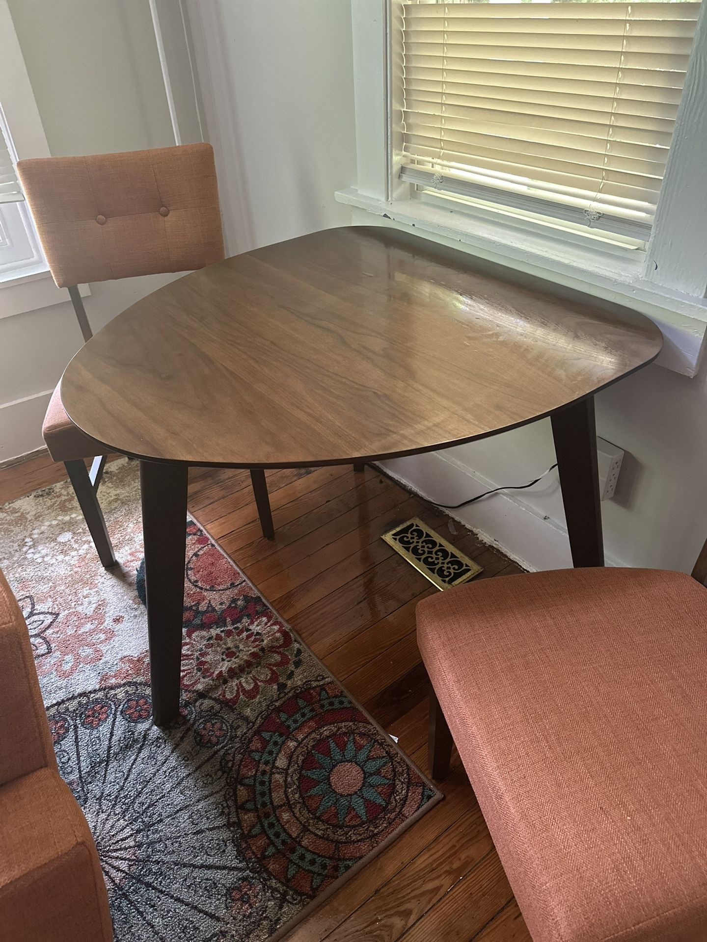 Bob’s Bettie Triangle Dining Table (Small Round Stain)