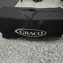 Graco On the Go Zip Pack 'n Play Playard, Folding Playpen with Bassinet, Portable