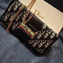 Women’s Crossbody Wallets 