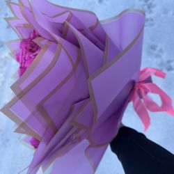 Get Your Valentine’s Day Bouquets We Have Pink Red Blue, Orange, Green And Black Roses. They Are Artificial. The Roses Are Two Dollars Each.