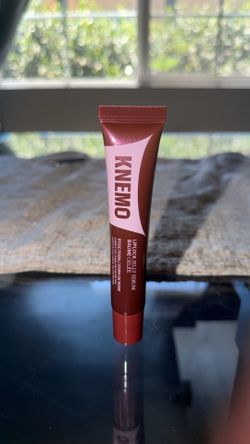 Knemo lip serum