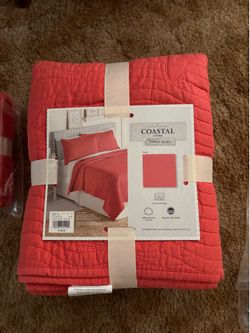 Home Classics Coastal Living Coral Quilt and King Sham Set