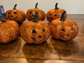 6 Beautiful Glittery Pumpkins that light up