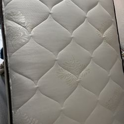 Twin Bed W/flat Support Board, 