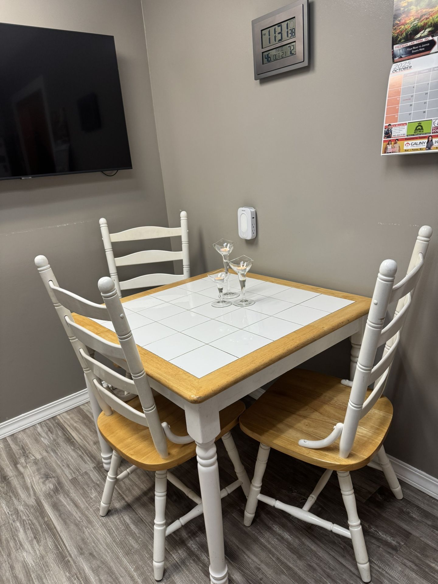 Kitchen Table/ dining table