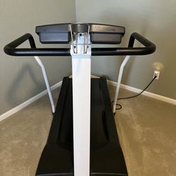 Treadmill - Precor 9.21i - Gently Used