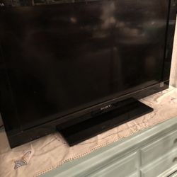 32” Sony TV Excellent Condition In Storage 
