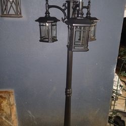 Trio  Black Metal Light Pole