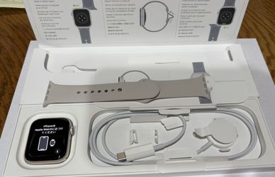Apple Watch SE 2nd Gen 40mm With Charger 