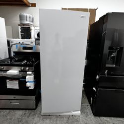 FRIGIDAIRE UPRIGHT FREEZER
