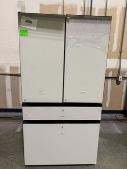 Samsung Bespoke Full Depth 4-Door French Door Refrigerator (29 cu. ft.) with Beverage Center in White Glass MODEL: RF29BB860012 MSRP: $3,399