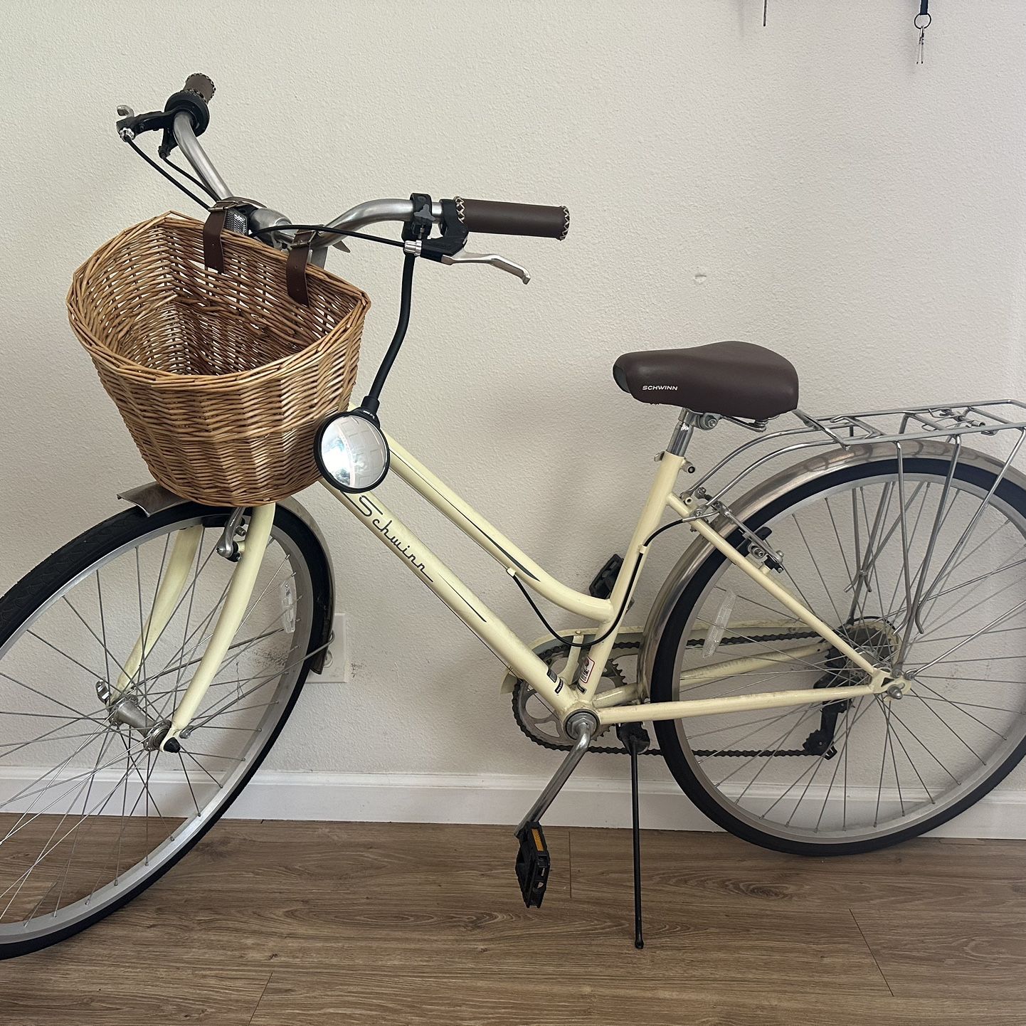 Schwinn gateway 28 hybrid bike cream shop