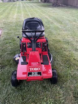 Toro 8-32 Professional Riding Lawnmower With Grass Catcher