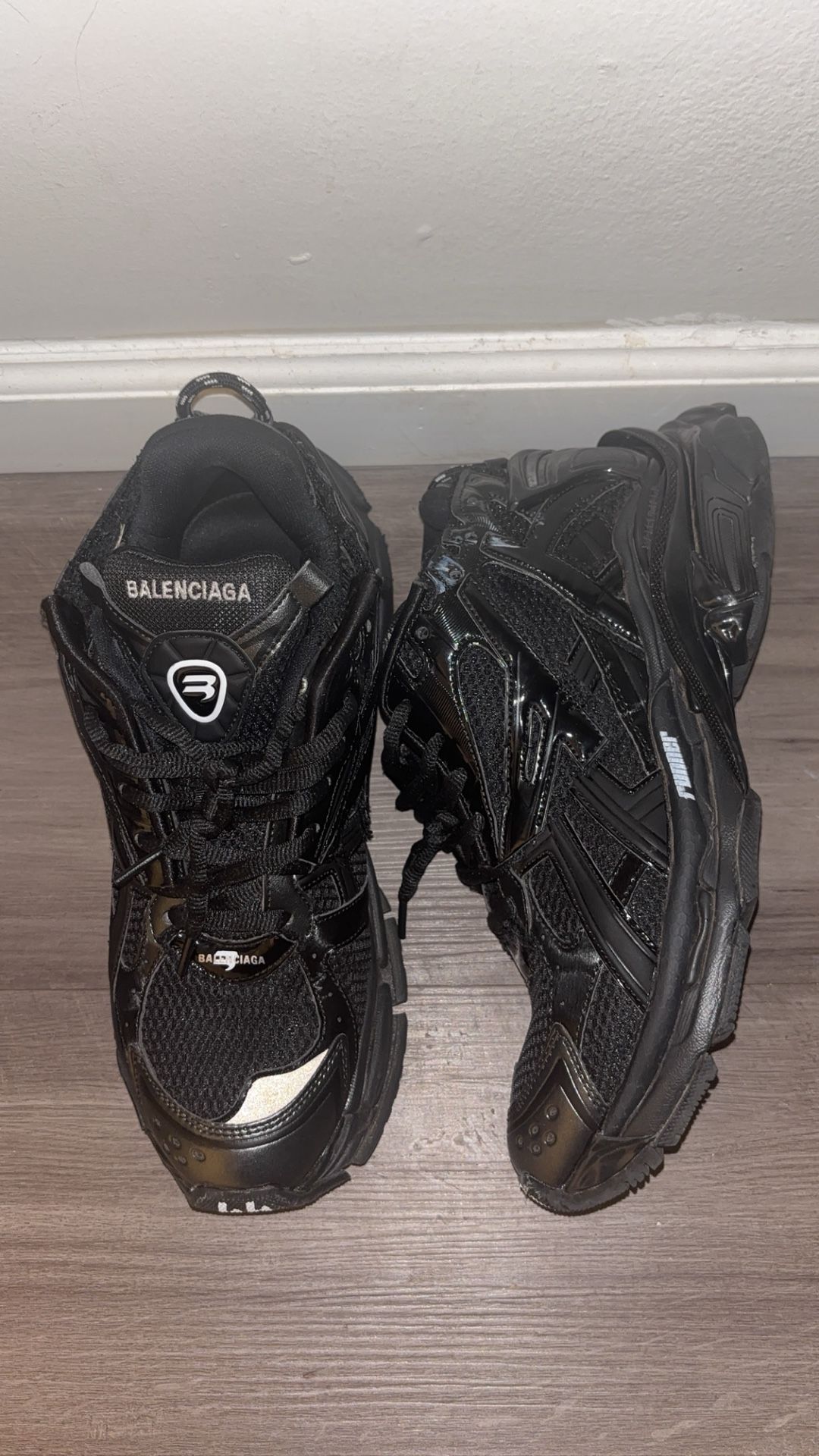 balenciaga runners 44