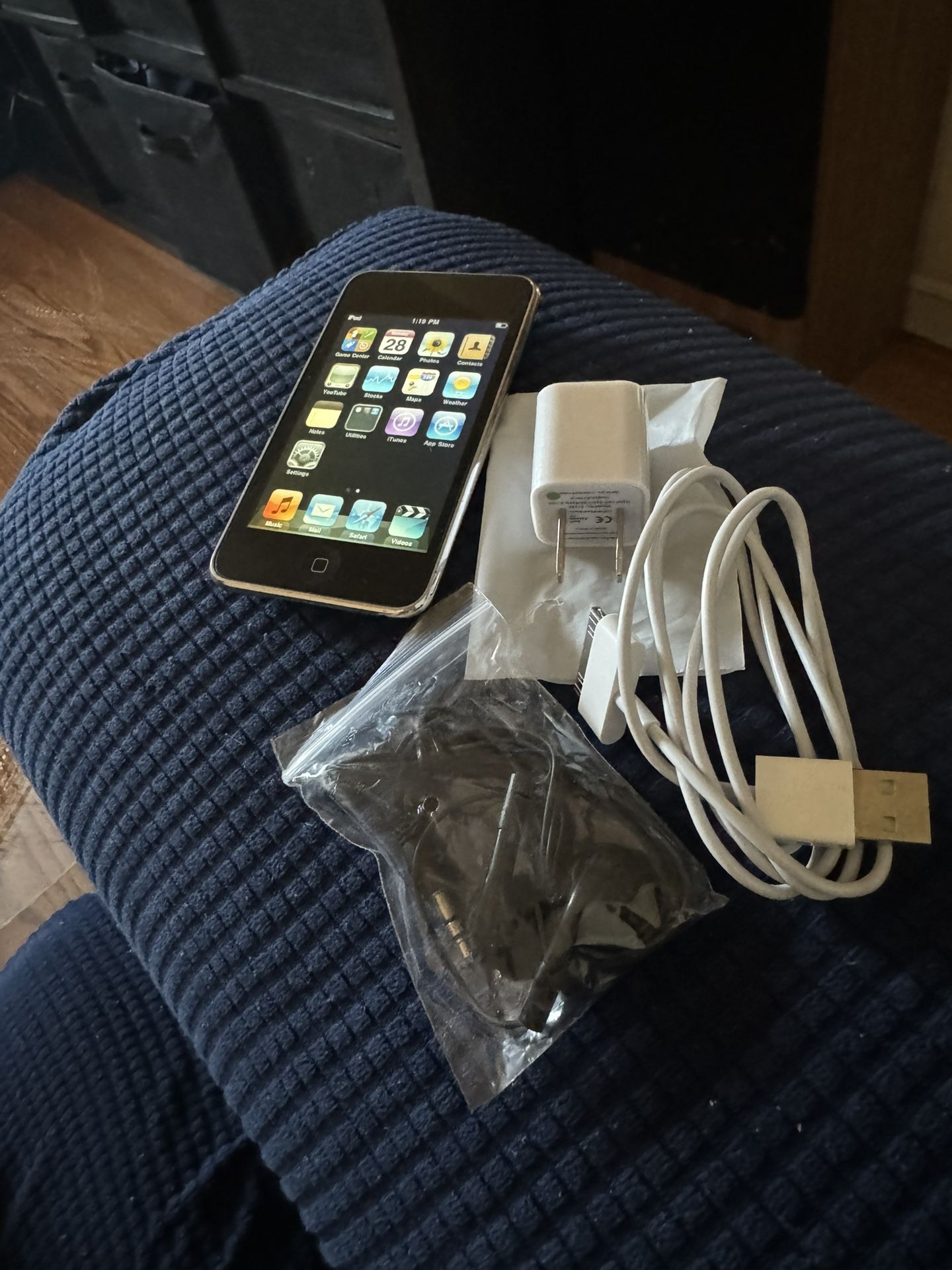 Brand New Battery Apple iPod Touch 2nd Gen Unlocked + Charger Cable , Cube , Earbuds Included