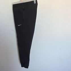 Nike joggers with tapered bottom
