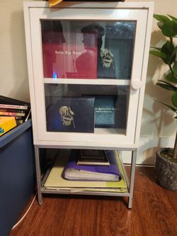 2 white night stand