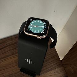 Apple Watch Series 5 44M w/ GPS