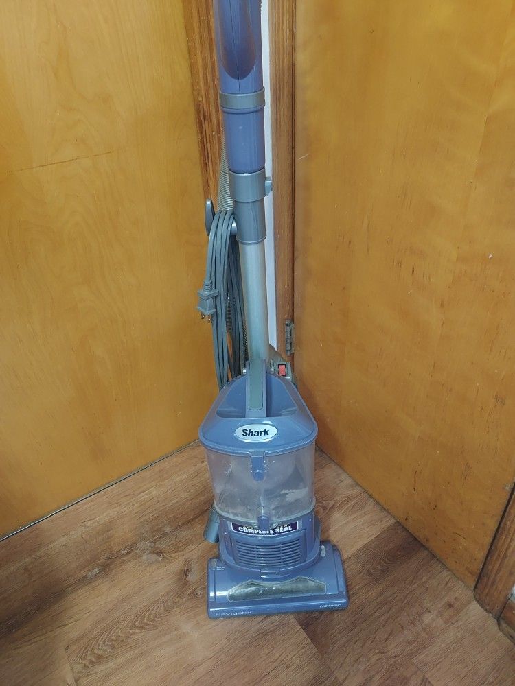 Shark Rotator Liftaway Upright Bagless Refurbished Upright Bagless Vacuum Cleaner Assembly--- See Post. Shark