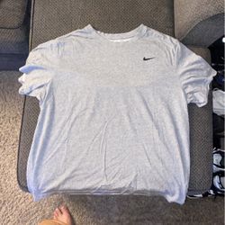NIKE GRAY SMALL LOGO SHIRT