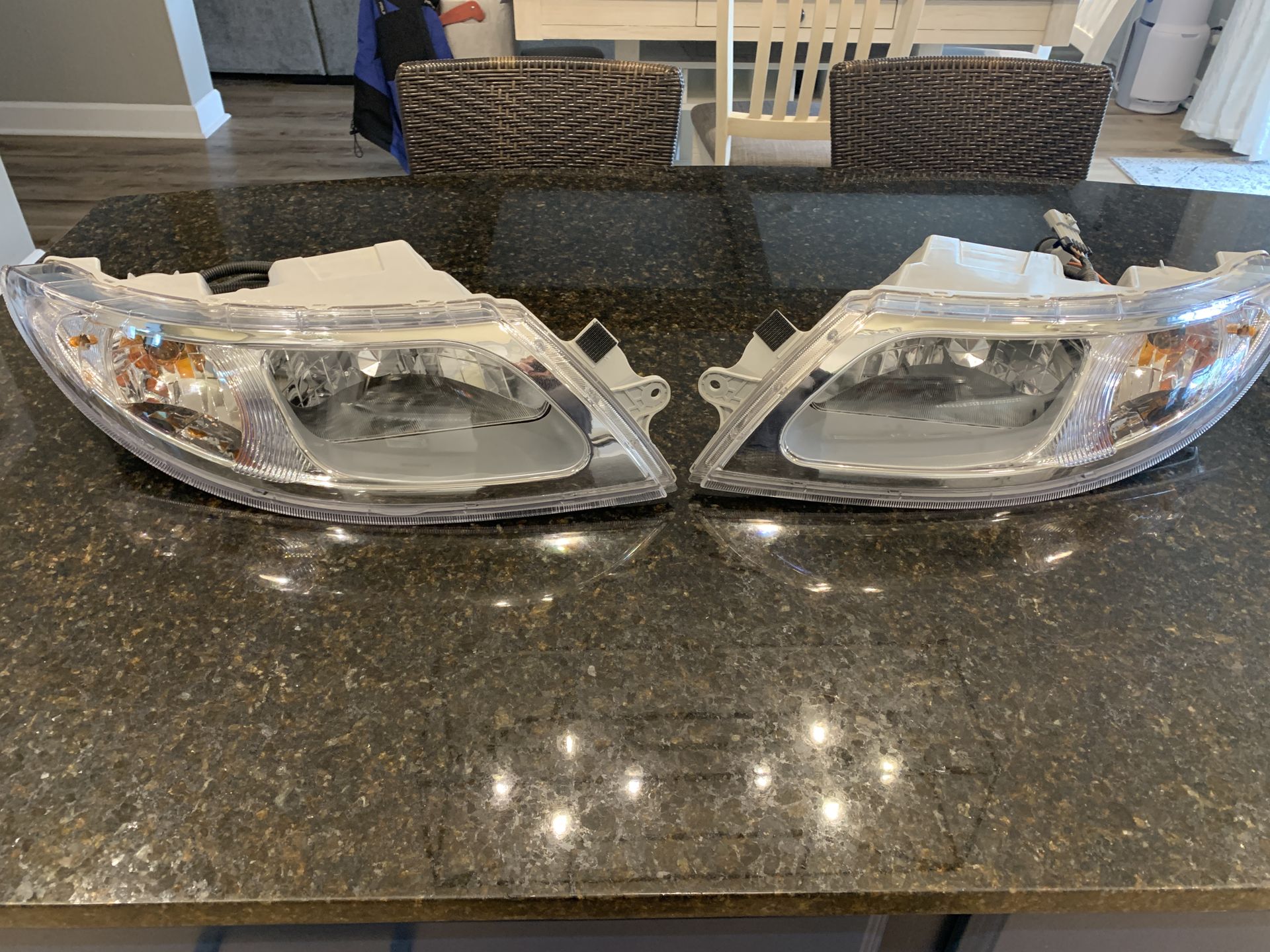 International 02/2019 Headlights with LED