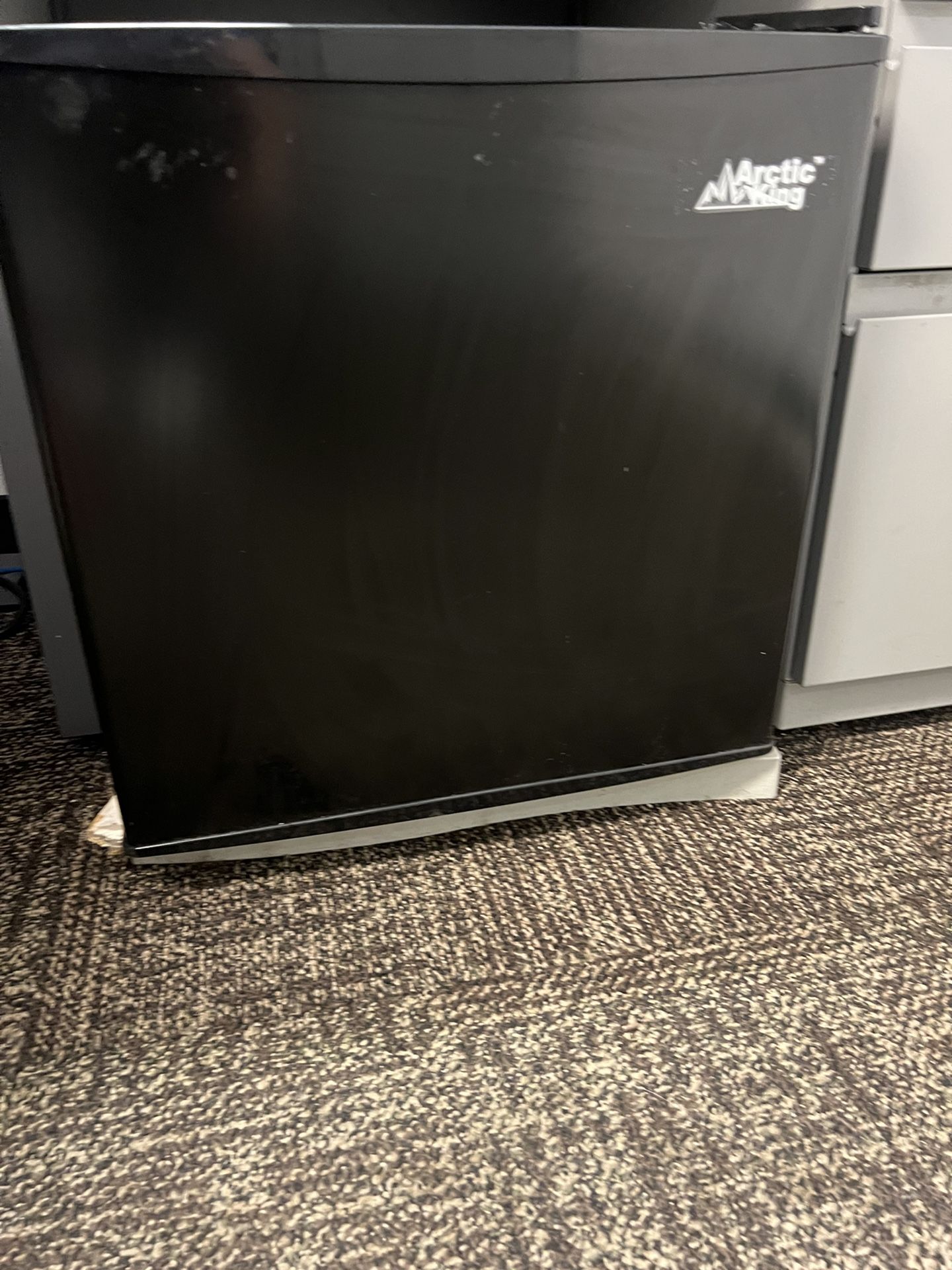 Arctic King mini fridge in Winnetka , 91306