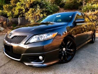 toyota camry looks great 11 4dr