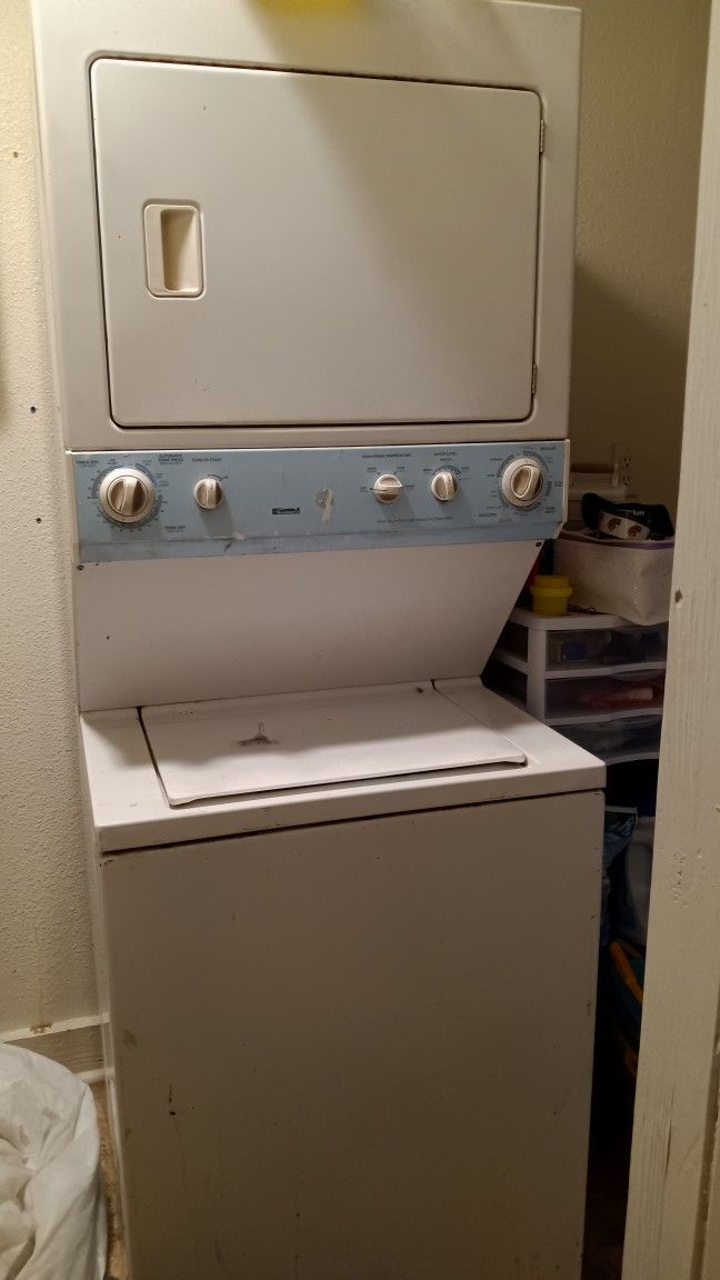 Stackable Washer And Dryer In Good Condition 