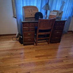 Nice Desk & Chair