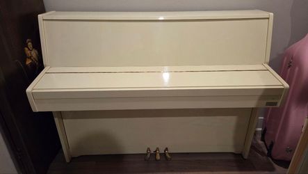 Piano Kawai, white made in Japan