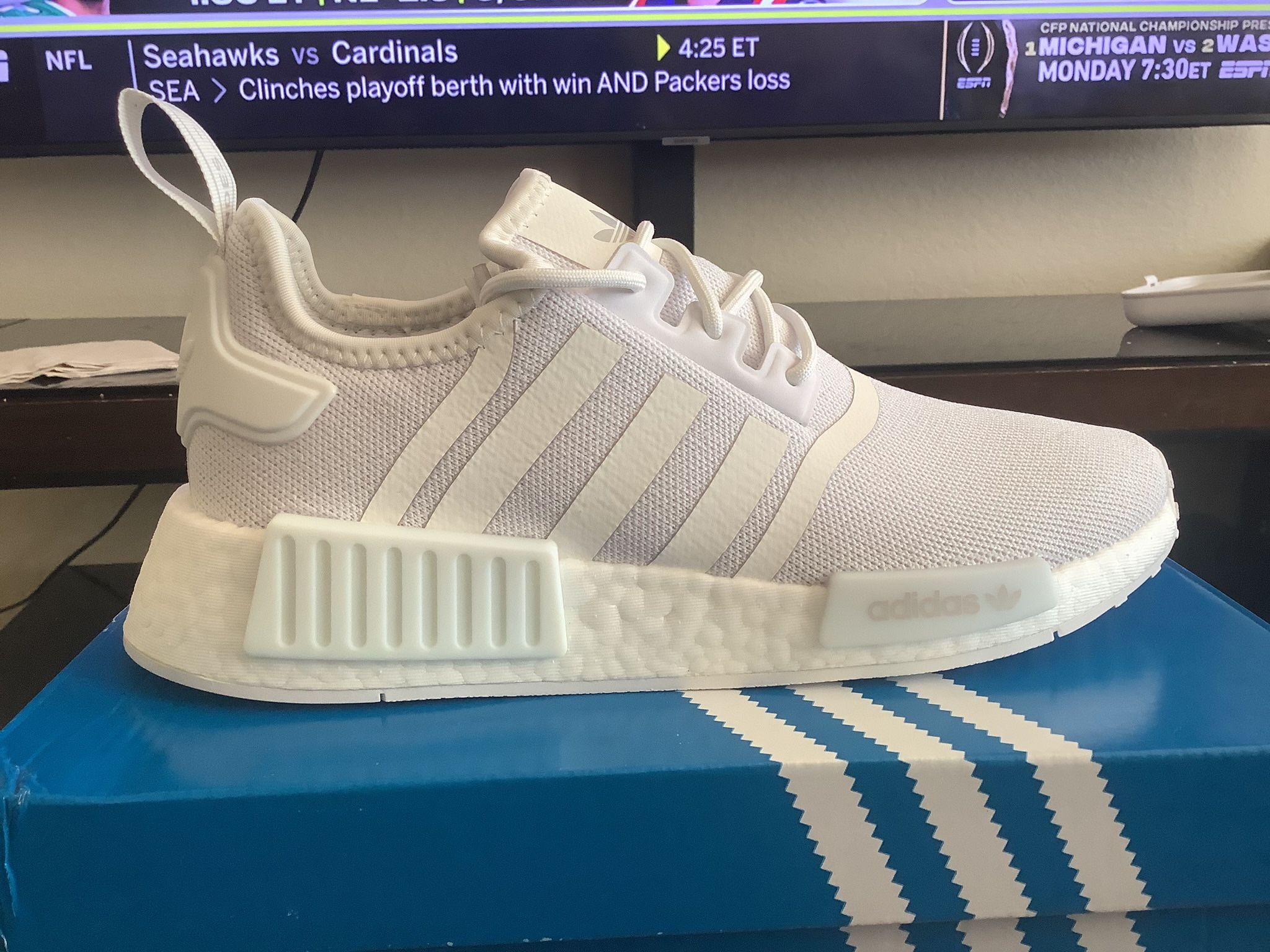NEW YOUTH BIG KIDS WOMEN ADIDAS ORIGINALS NMD_R1 J PRIME WHITE RUNNING SHOES Sz 6Y & 7Y AVAILABLE