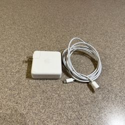Apple 61 w power adapter and USB-C cable for Macbook pro, Macbook Air, used